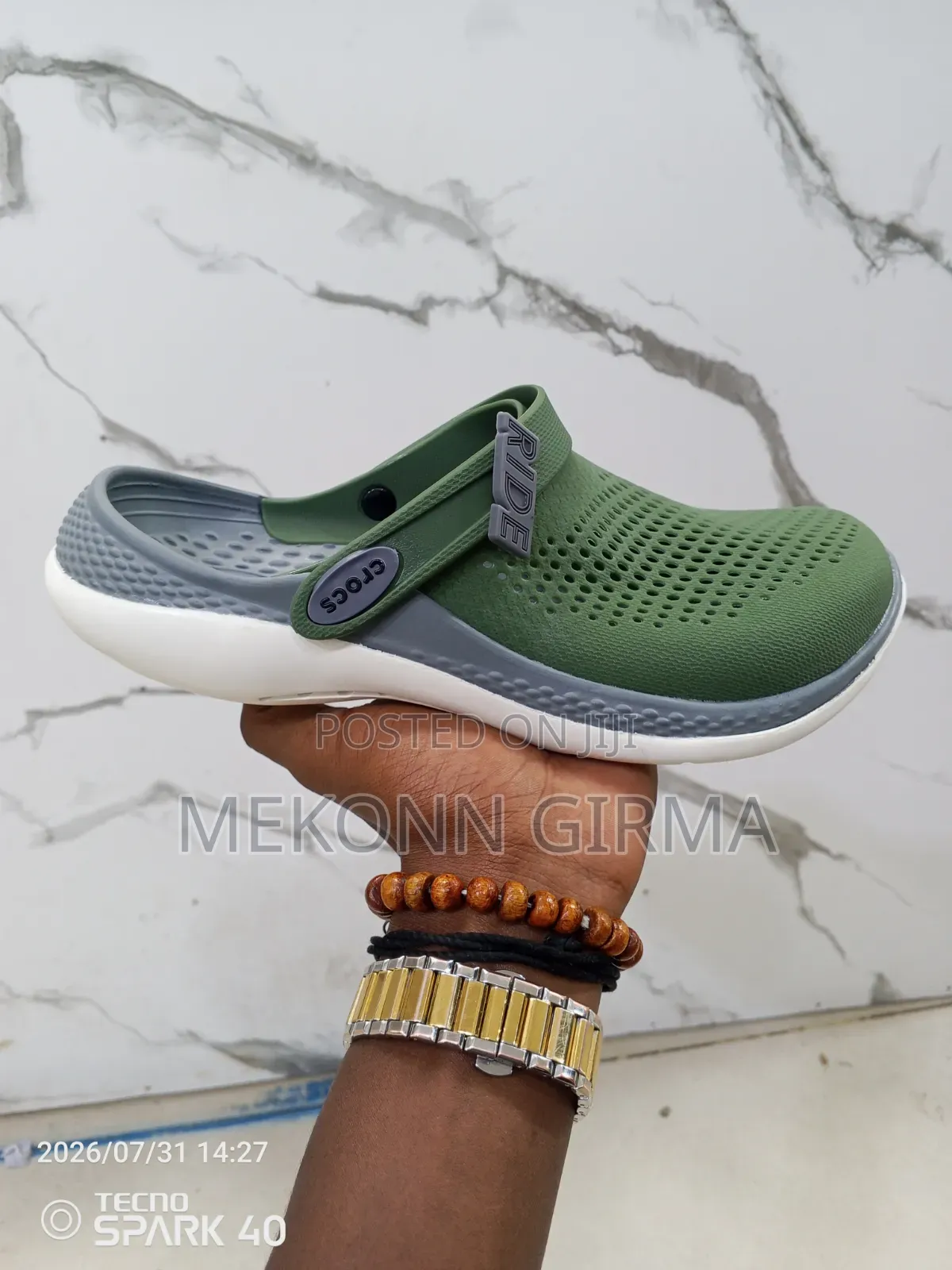 This Is Apaeir of Crocs Slippers Master Quality