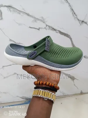This Is Apaeir of Crocs Slippers Master Quality