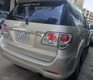 Toyota Fortuner 2011 Beige