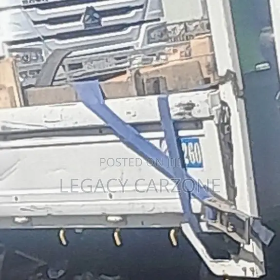 Isuzu ELF Truck 2017 White