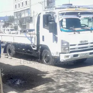 Isuzu ELF Truck 2017 White