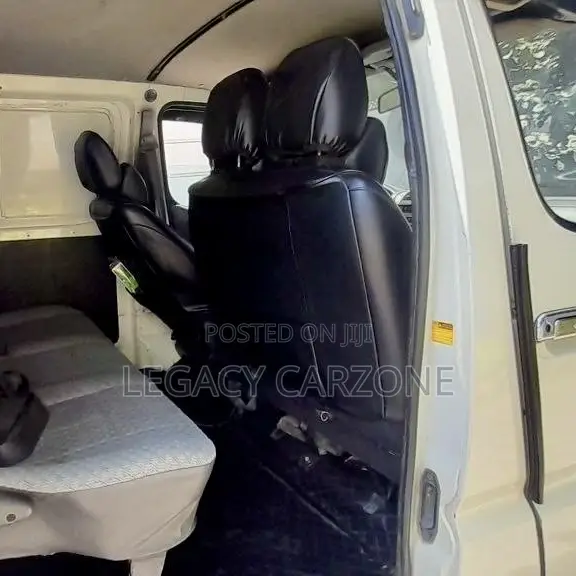 Toyota HiAce 2005 White
