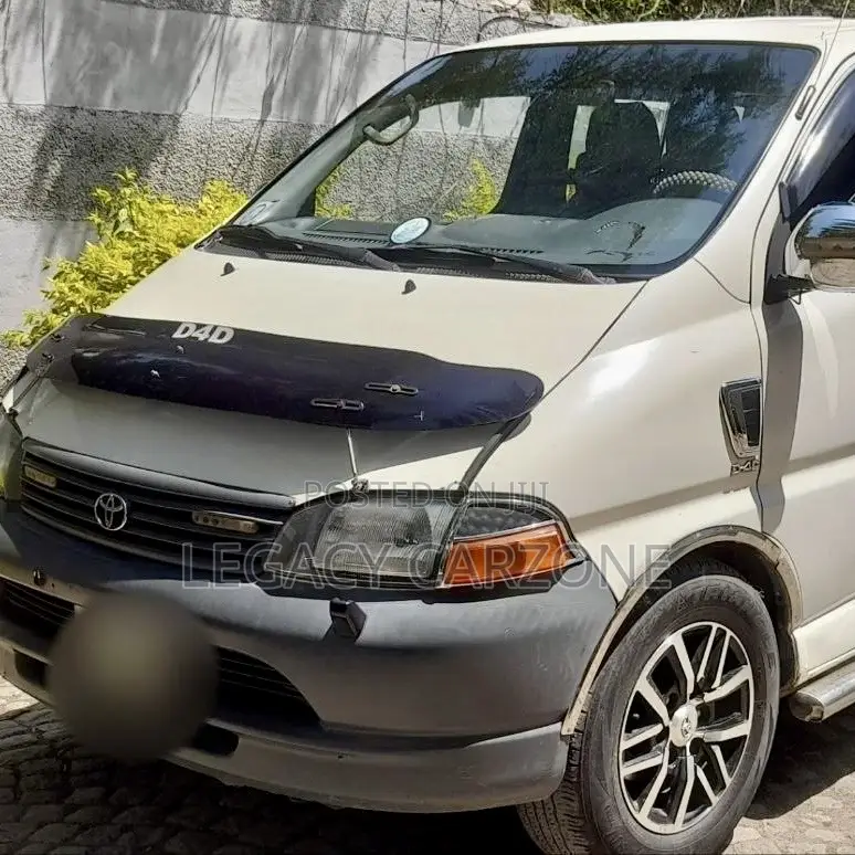Toyota HiAce 2005 White