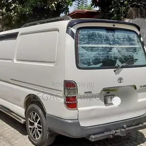 Toyota HiAce 2005 White