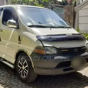 Toyota HiAce 2005 White