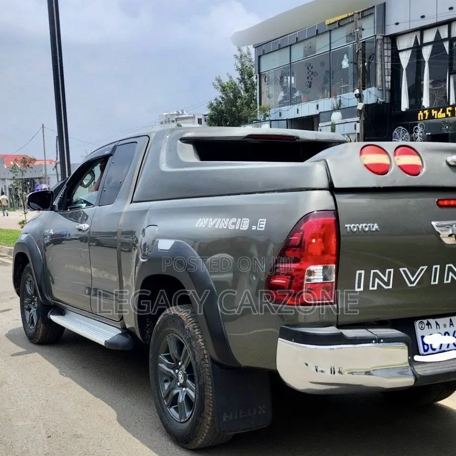 Toyota Hilux 2021 Gray
