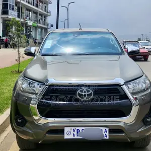 Toyota Hilux 2021 Gray