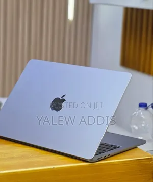 New Laptop Apple MacBook Air 2022 M2 16GB Apple M2 SSD 256GB