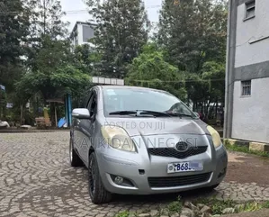 Toyota Yaris 2010 Silver