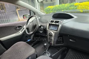 Toyota Yaris 2010 Silver