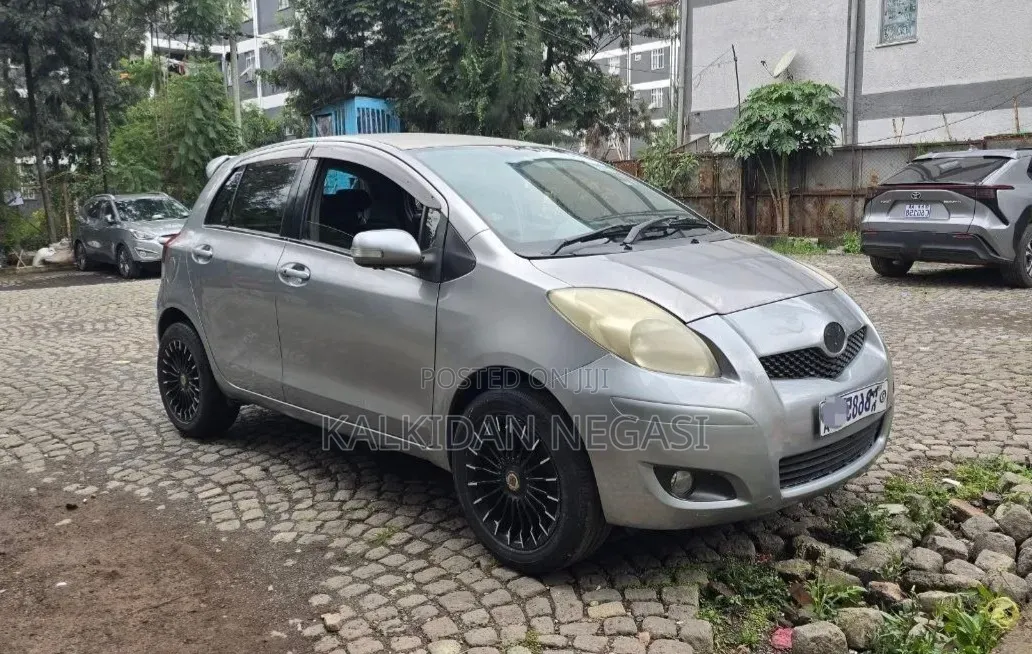 Toyota Yaris 2010 Silver