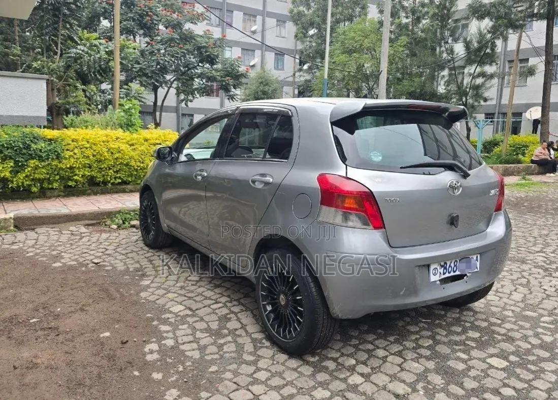 Toyota Yaris 2010 Silver