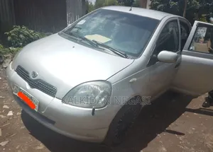 Toyota Vitz 2001 Silver