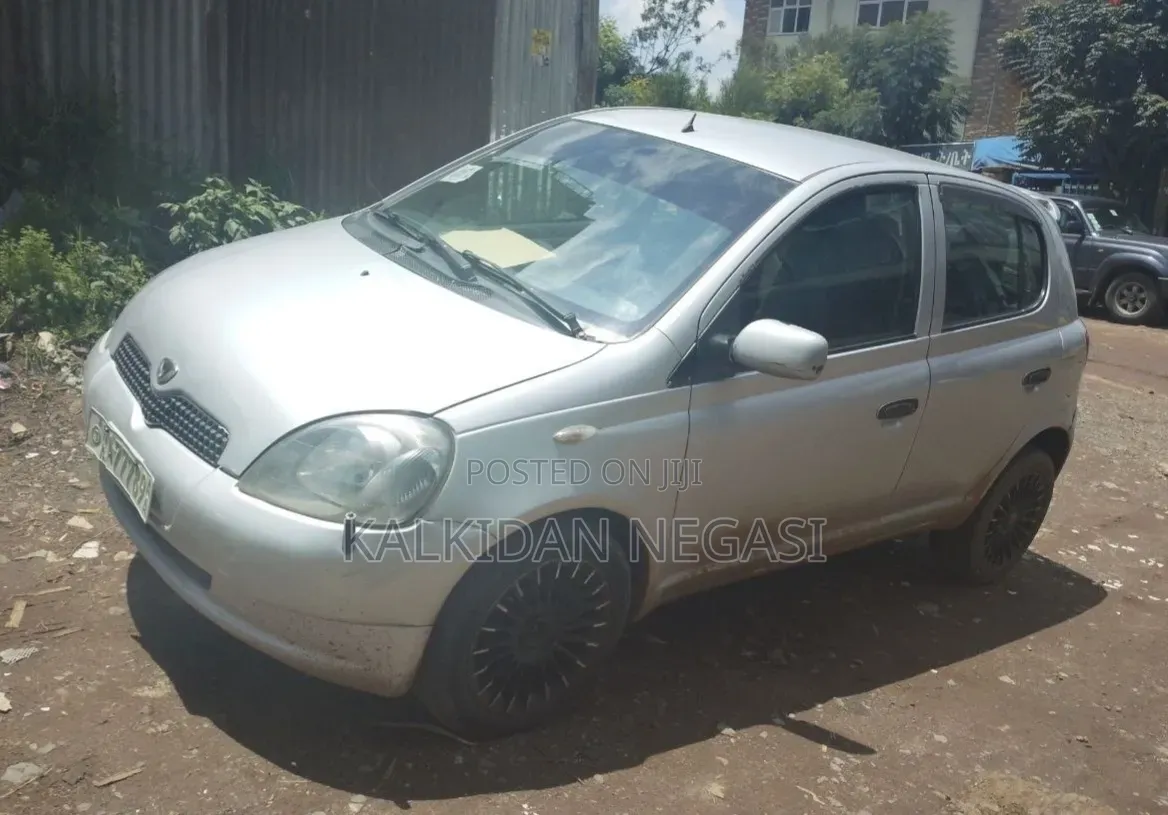 Toyota Vitz 2001 Silver
