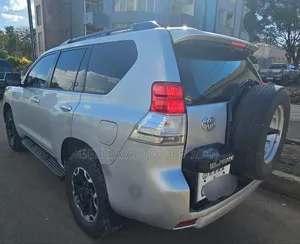 Toyota Land Cruiser 2011