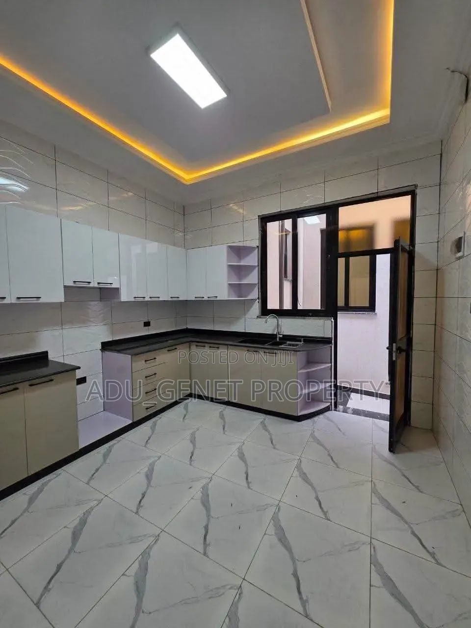Furnished 5bdrm Apartment in አያት ኮምፓውድ ውስጥ, Yeka for sale