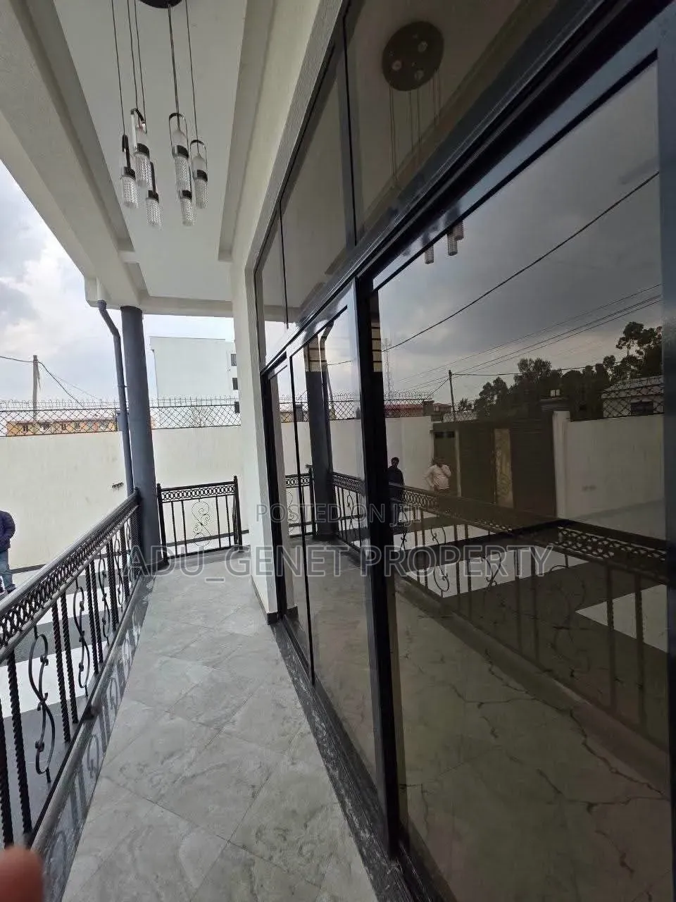 Furnished 5bdrm Apartment in አያት ኮምፓውድ ውስጥ, Yeka for sale