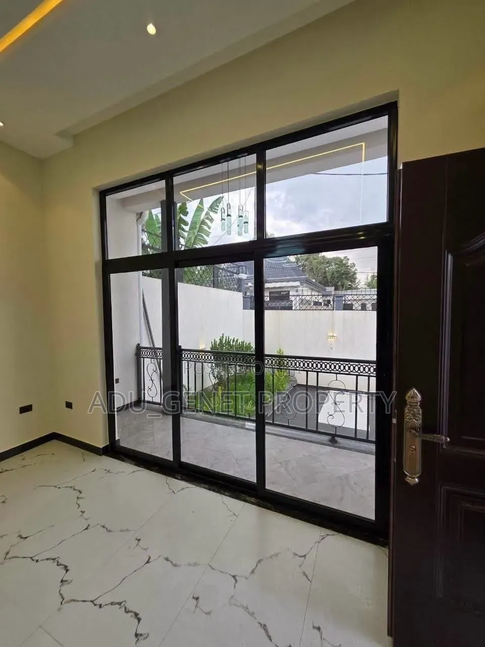 Furnished 5bdrm Apartment in አያት ኮምፓውድ ውስጥ, Yeka for sale