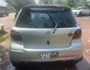 Toyota Vitz 2004 Silver