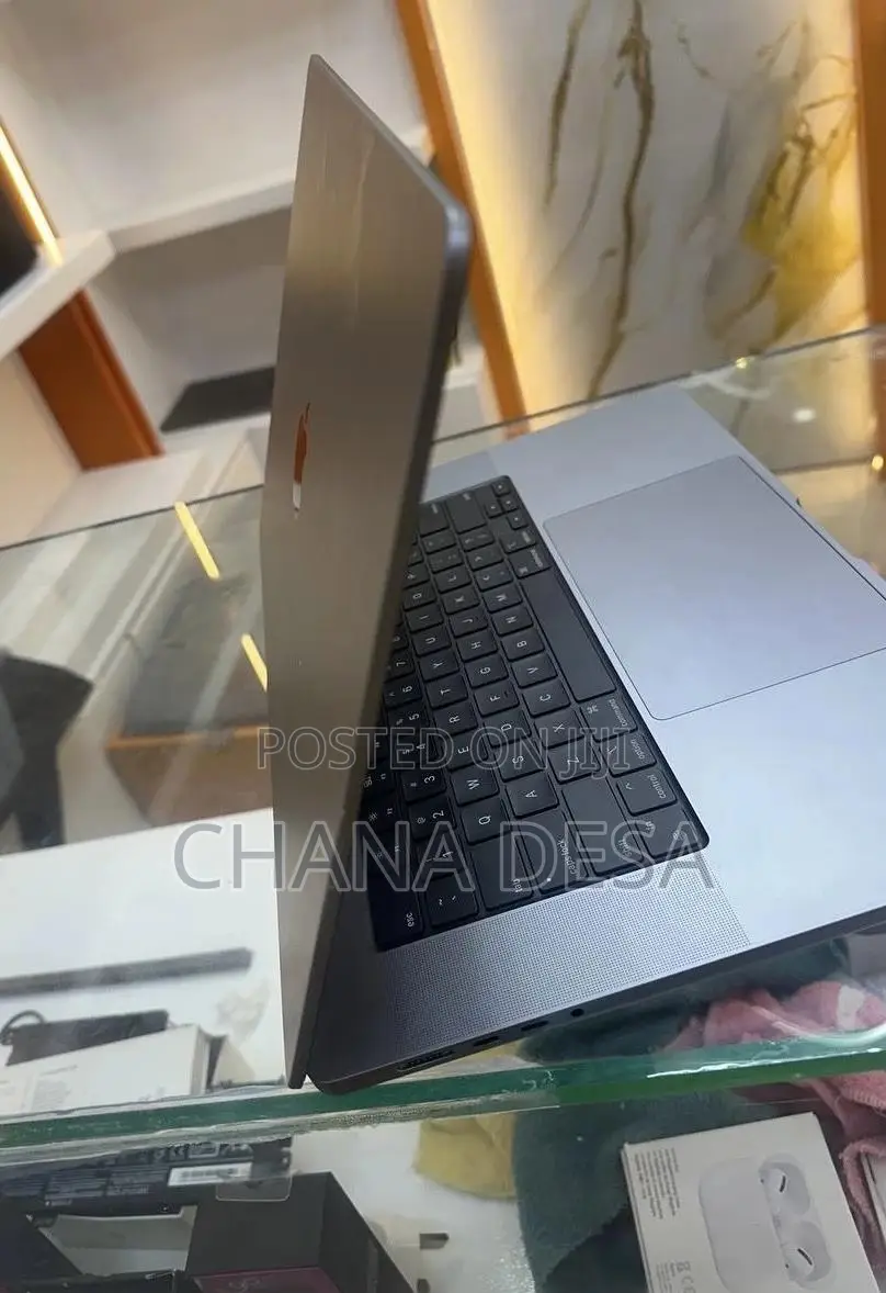 New Laptop Apple MacBook Pro 2021 M1 16GB Apple M1 Pro SSD 512GB
