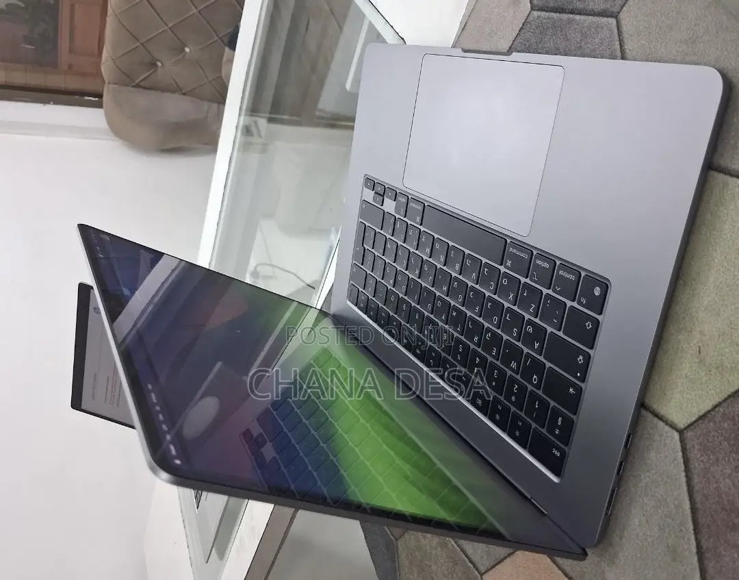 New Laptop Apple MacBook Air 2024 M3 8GB Apple M4 SSD 512GB