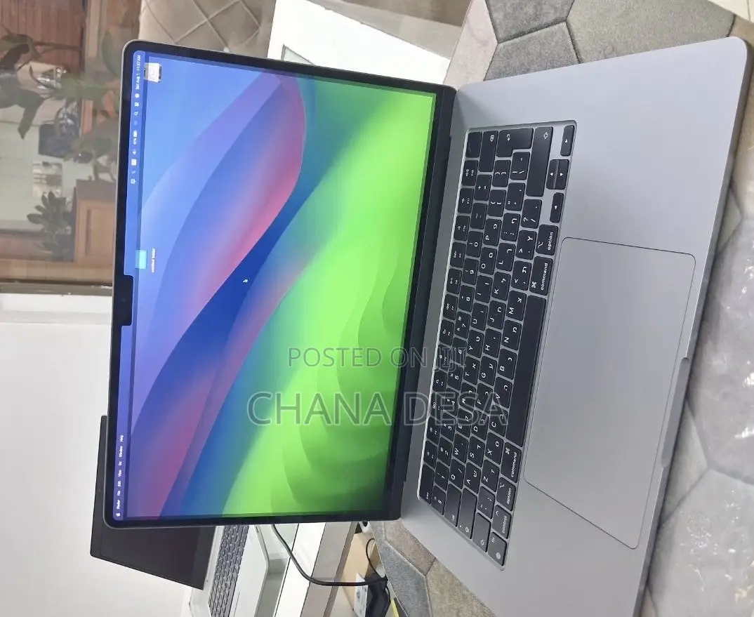 New Laptop Apple MacBook Air 2024 M3 8GB Apple M4 SSD 512GB