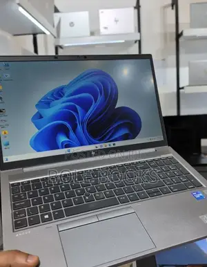 New Laptop HP ZBook Firefly G8 16GB Intel Core i7 SSD 512GB