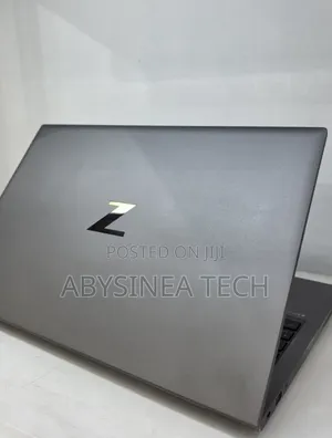 New Laptop HP ZBook Firefly G8 16GB Intel Core i7 SSD 512GB