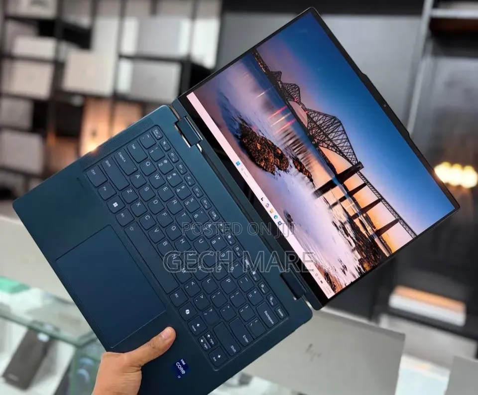 New Laptop Lenovo Yoga 7i 16GB Intel Core Ultra 7 SSD 512GB