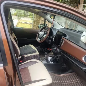 Toyota Yaris 2012 Brown