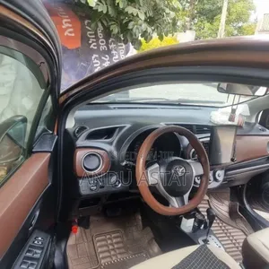 Toyota Yaris 2012 Brown