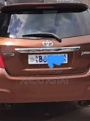 Toyota Yaris 2012 Brown