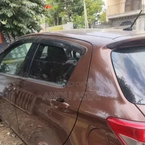 Toyota Yaris 2012 Brown