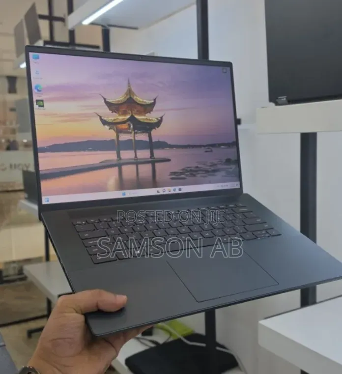 New Laptop Dell Inspiron 15 16GB Intel Core i7 SSD 512GB