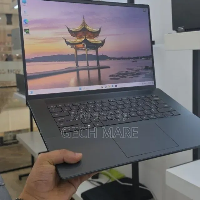New Laptop Dell Inspiron 15 16GB Intel Core i7 SSD 512GB