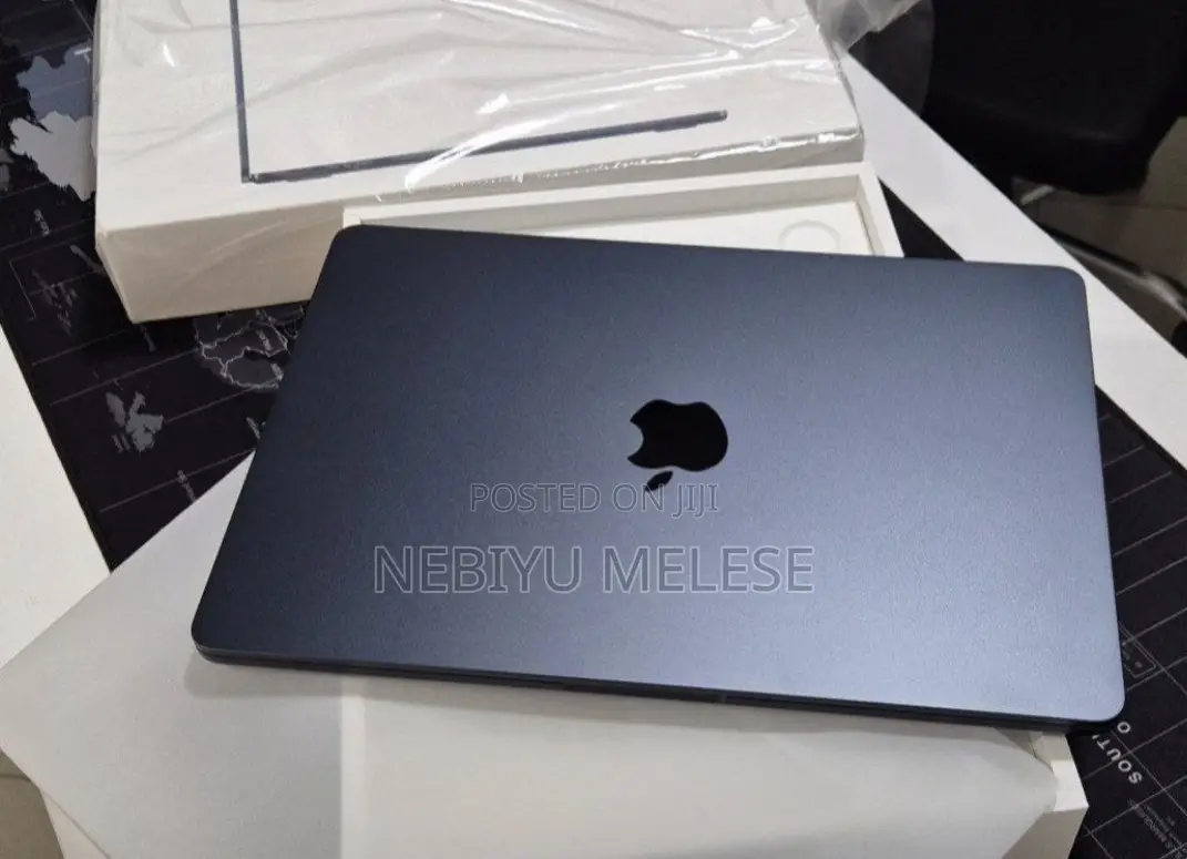 New Laptop Apple MacBook Air 2022 M2 8GB Apple M2 SSD 256GB