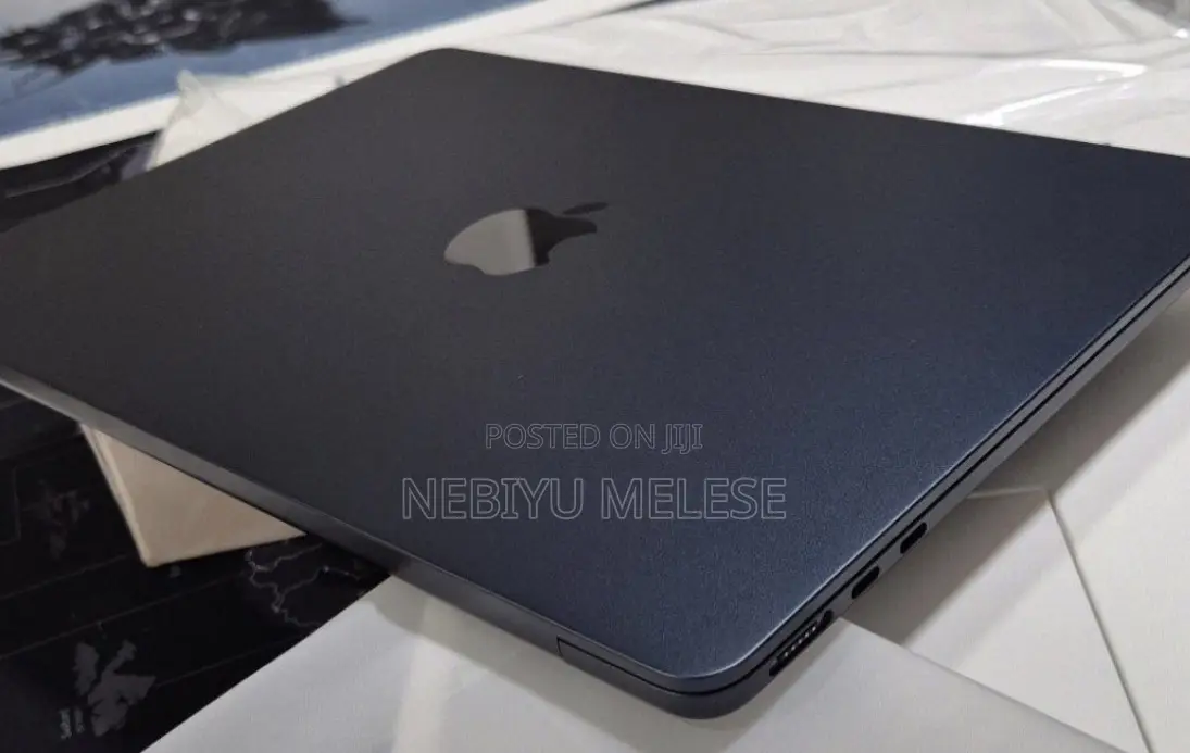 New Laptop Apple MacBook Air 2022 M2 8GB Apple M2 SSD 256GB