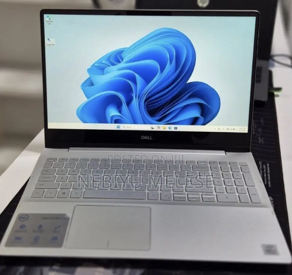 New Laptop Dell Inspiron 15 8GB Intel Core i5 SSD 256GB