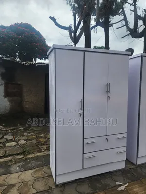 ሙሉ ላሚኔትድ ቁምሳጥን
