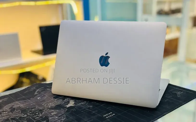 New Laptop Apple MacBook Pro 2022 M2 8GB Apple M2 SSD 512GB