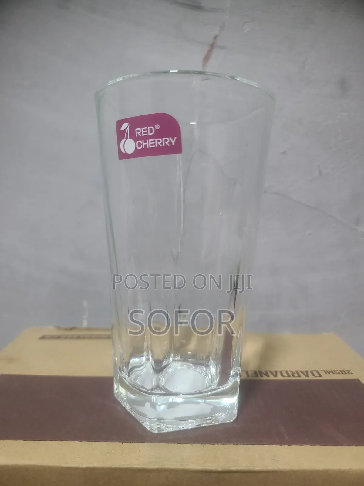 Red የውሀና የሻይ ብርጭቆ ከቡና ሲኒ ጋር( Water and Tea Glass With Coffee Cups)