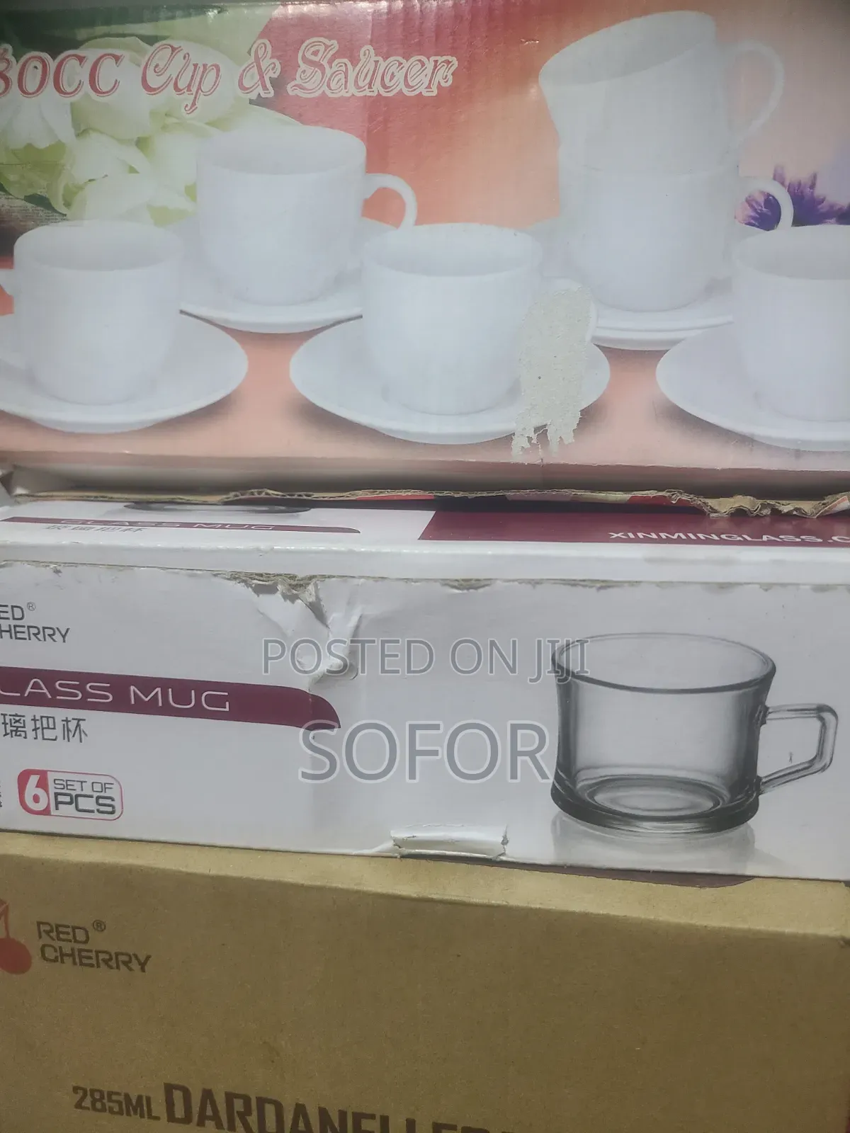 Red የውሀና የሻይ ብርጭቆ ከቡና ሲኒ ጋር( Water and Tea Glass With Coffee Cups)