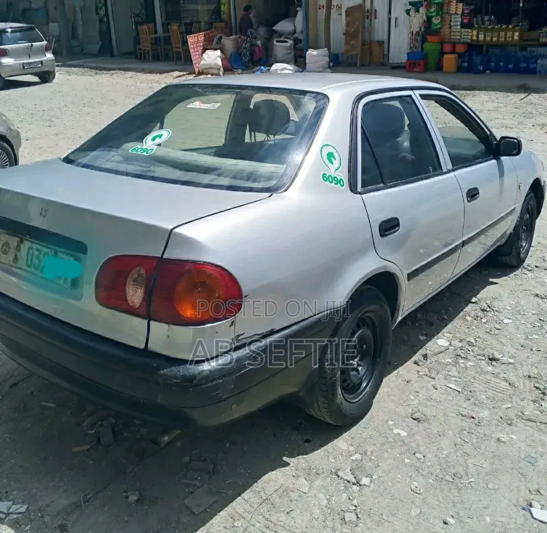 Toyota Corolla 2000 Silver