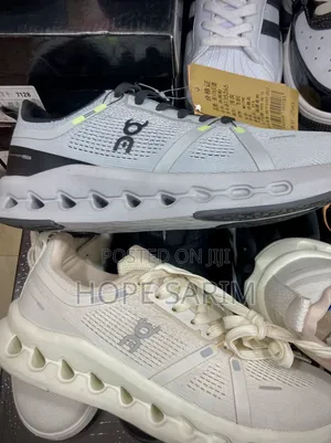 On Running Cloudsurfer (Light Grey):