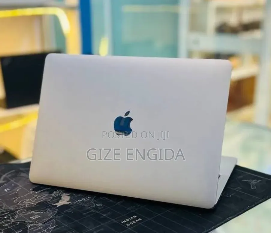 New Laptop Apple MacBook Pro 2022 M2 8GB Apple M2 SSD 512GB
