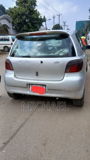 Toyota Vitz 1999 Silver