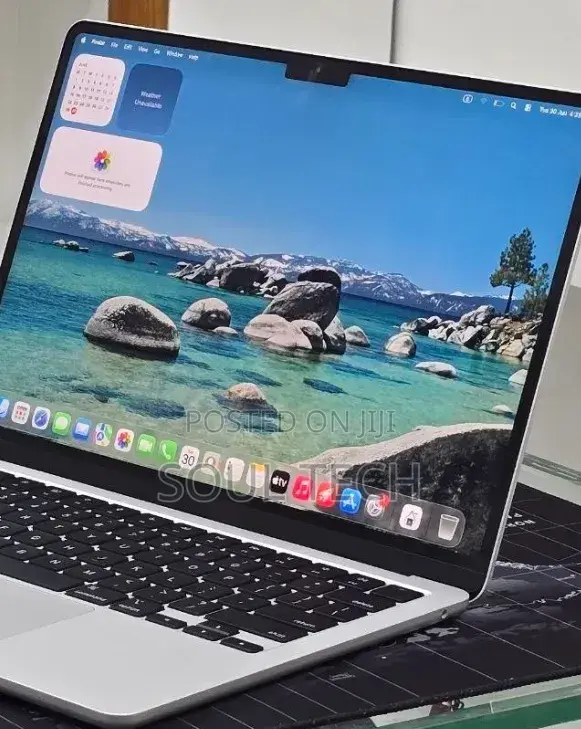 New Laptop Apple MacBook Air 2024 M3 16GB Apple M3 SSD 256GB
