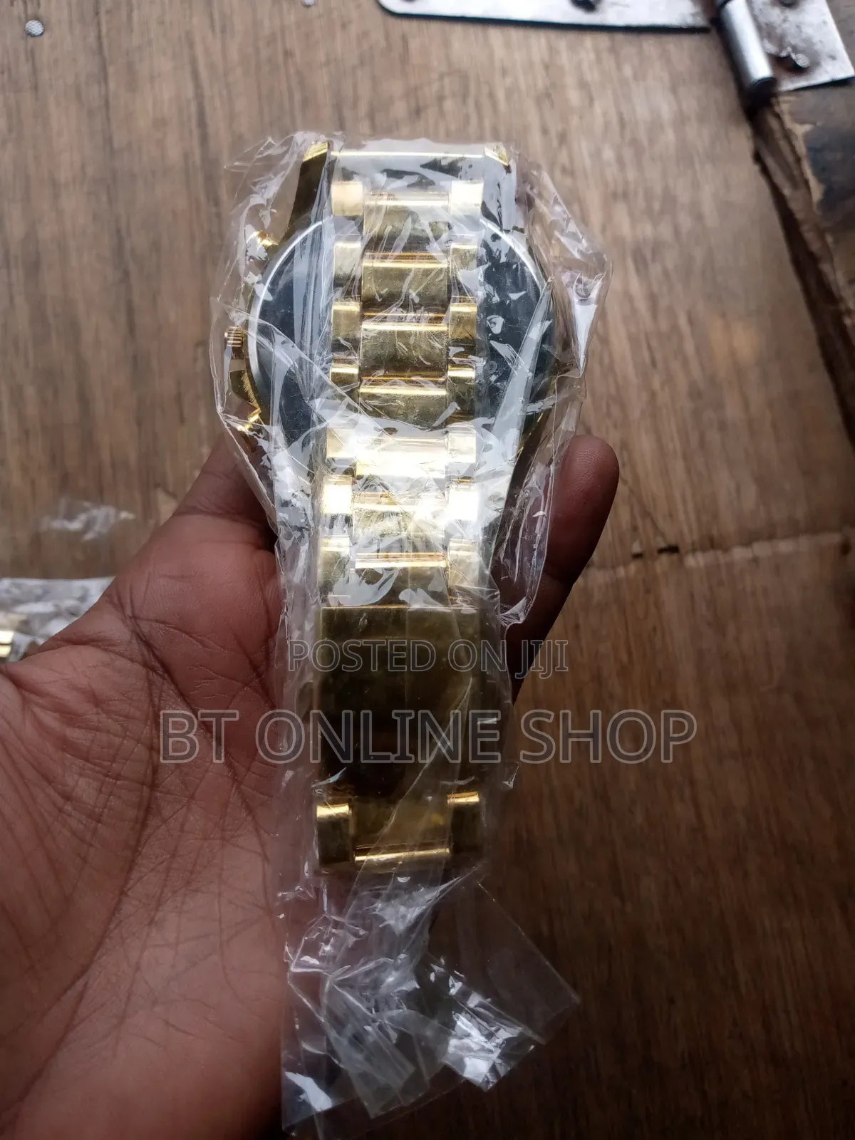 Elegant Gold Luxury Wristwatch – VANDROOS