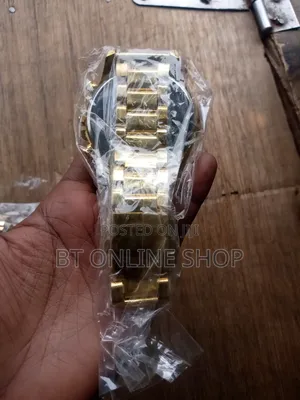 Elegant Gold Luxury Wristwatch – VANDROOS
