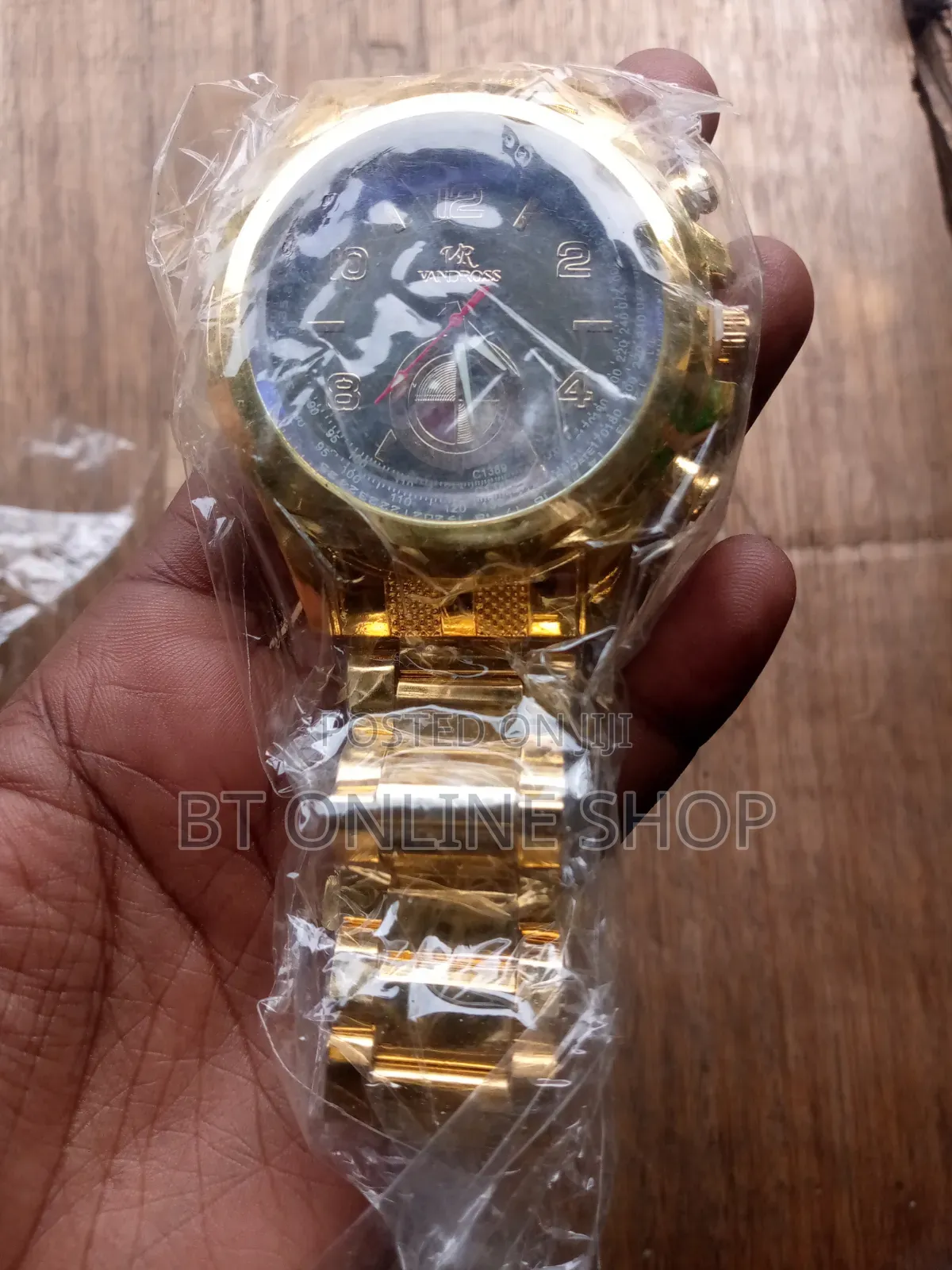 Elegant Gold Luxury Wristwatch – VANDROOS